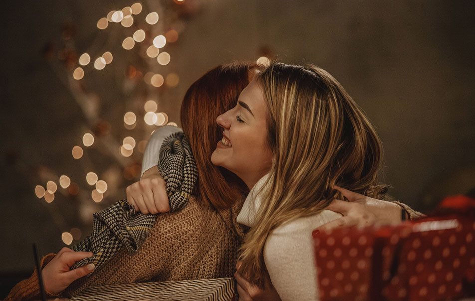 Julekort med dittgavekort med juledekorasjoner rundt